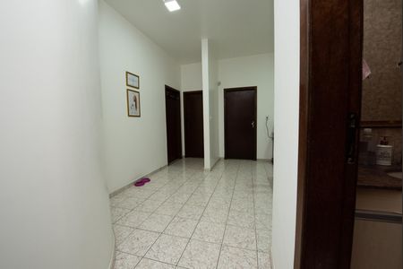 Casa à venda com 360m², 3 quartos e 4 vagas Casa à venda com 360m², 3 quartos e 4 vagasCorredor
