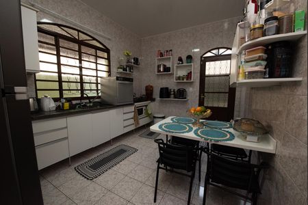Casa à venda com 360m², 3 quartos e 4 vagas Casa à venda com 360m², 3 quartos e 4 vagasCozinha