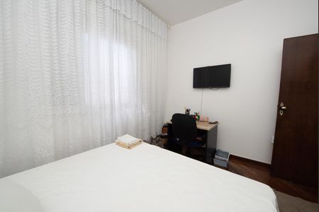 Casa à venda com 360m², 3 quartos e 4 vagas Casa à venda com 360m², 3 quartos e 4 vagasQuarto 2