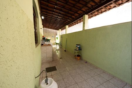 Casa à venda com 360m², 3 quartos e 4 vagas Casa à venda com 360m², 3 quartos e 4 vagasCorredor