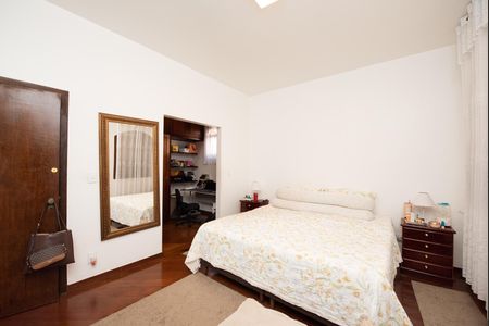 Casa à venda com 360m², 3 quartos e 4 vagas Casa à venda com 360m², 3 quartos e 4 vagasSuite