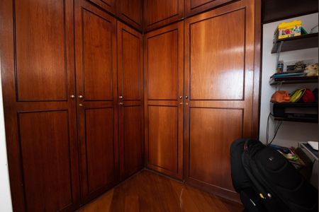 Casa à venda com 360m², 3 quartos e 4 vagas Casa à venda com 360m², 3 quartos e 4 vagasCloset