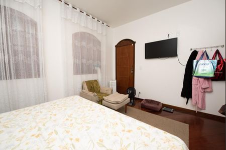 Casa à venda com 360m², 3 quartos e 4 vagas Casa à venda com 360m², 3 quartos e 4 vagasSuite