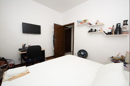 Casa à venda com 360m², 3 quartos e 4 vagas Casa à venda com 360m², 3 quartos e 4 vagasQuarto 2