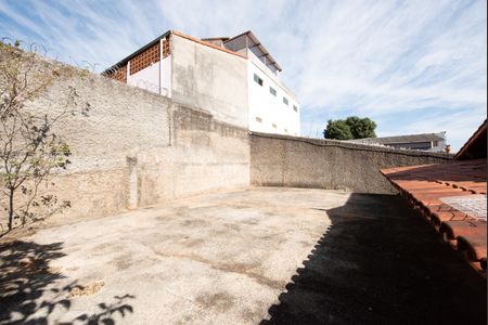 Casa à venda com 360m², 3 quartos e 4 vagas Casa à venda com 360m², 3 quartos e 4 vagasQuintal
