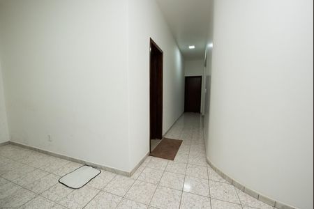 Casa à venda com 360m², 3 quartos e 4 vagas Casa à venda com 360m², 3 quartos e 4 vagasCorredor
