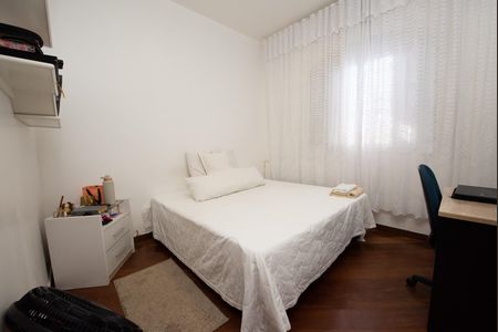 Casa à venda com 360m², 3 quartos e 4 vagas Casa à venda com 360m², 3 quartos e 4 vagasQuarto 2