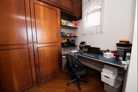 Casa à venda com 360m², 3 quartos e 4 vagas Casa à venda com 360m², 3 quartos e 4 vagasCloset