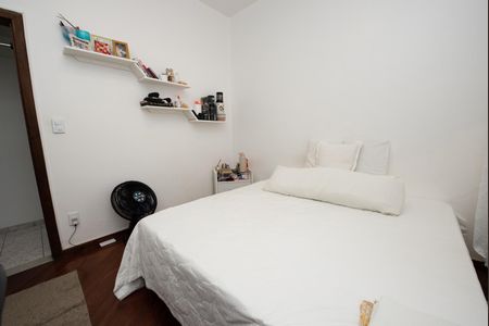 Casa à venda com 360m², 3 quartos e 4 vagas Casa à venda com 360m², 3 quartos e 4 vagasQuarto 2