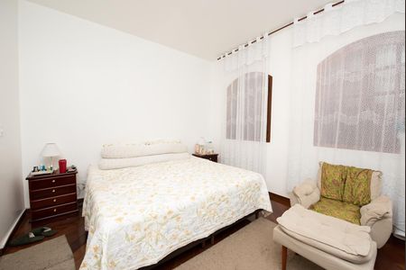 Casa à venda com 360m², 3 quartos e 4 vagas Casa à venda com 360m², 3 quartos e 4 vagasSuite