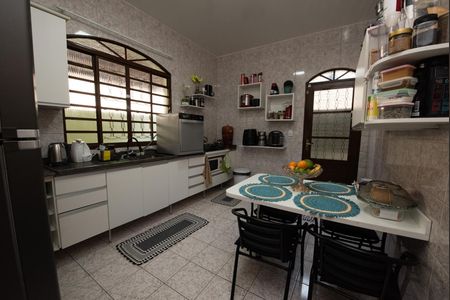 Casa à venda com 360m², 3 quartos e 4 vagas Casa à venda com 360m², 3 quartos e 4 vagasCozinha