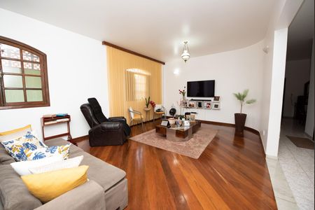 Sala de casa à venda com 3 quartos, 360m² em Diamante, Belo Horizonte