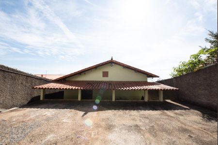Casa à venda com 360m², 3 quartos e 4 vagas Casa à venda com 360m², 3 quartos e 4 vagasQuintal