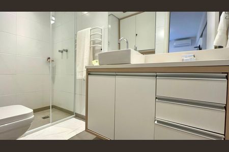 Apartamento à venda com 42m², 1 quarto e 1 vaga Apartamento à venda com 42m², 1 quarto e 1 vagaBanheiro da Suíte