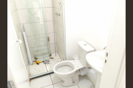 Banheiro de apartamento para alugar com 2 quartos, 44m² em Vila Sul Americana, Carapicuíba