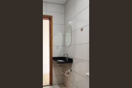 Banheiro de apartamento para alugar com 2 quartos, 45m² em Vila Nhocuné, São Paulo