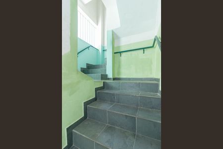 Apartamento para alugar com 45m², 1 quarto e sem vaga Apartamento para alugar com 45m², 1 quarto e sem vagaEscada