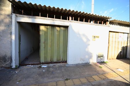 Fachada de casa à venda com 2 quartos, 78m² em Residencial Santa Fé I, Goiânia