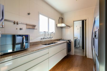 Casa de condomínio para alugar com 378m², 3 quartos e 3 vagas