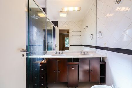 Casa de condomínio para alugar com 378m², 3 quartos e 3 vagas