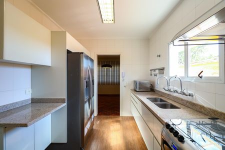 Casa de condomínio para alugar com 378m², 3 quartos e 3 vagas