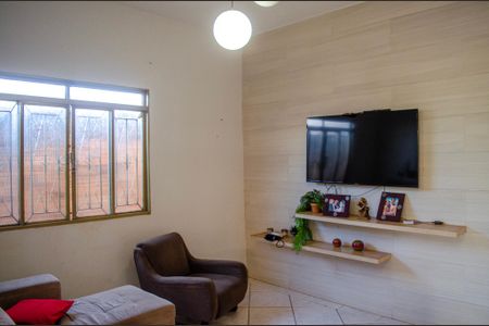 Casa à venda com 360m², 4 quartos e 3 vagas Casa à venda com 360m², 4 quartos e 3 vagasSala de TV