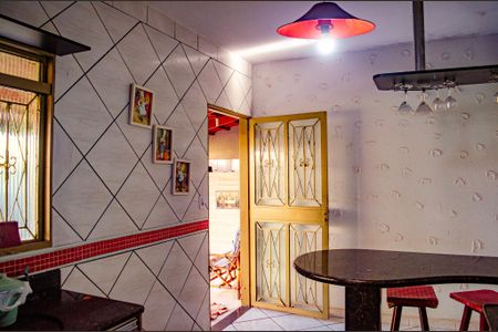 Casa à venda com 360m², 4 quartos e 3 vagas Casa à venda com 360m², 4 quartos e 3 vagasCozinha