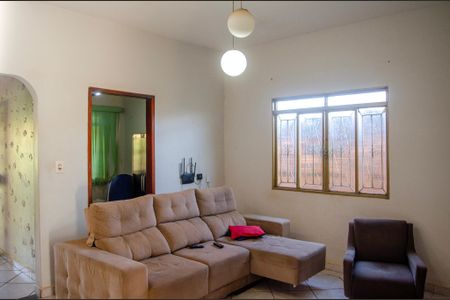Casa à venda com 360m², 4 quartos e 3 vagas Casa à venda com 360m², 4 quartos e 3 vagasSala de TV
