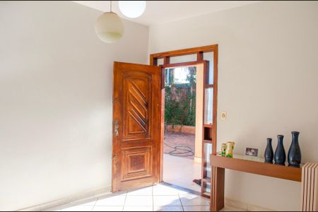 Casa à venda com 360m², 4 quartos e 3 vagas Casa à venda com 360m², 4 quartos e 3 vagasSala