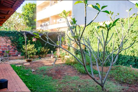 Casa à venda com 360m², 4 quartos e 3 vagas Casa à venda com 360m², 4 quartos e 3 vagasQuintal