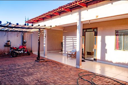 Casa à venda com 360m², 4 quartos e 3 vagas Casa à venda com 360m², 4 quartos e 3 vagasGaragem