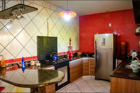 Casa à venda com 360m², 4 quartos e 3 vagas Casa à venda com 360m², 4 quartos e 3 vagasCozinha