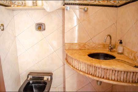 Casa à venda com 360m², 4 quartos e 3 vagas Casa à venda com 360m², 4 quartos e 3 vagasLavabo