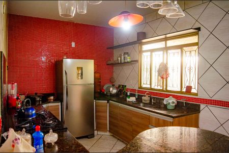 Casa à venda com 360m², 4 quartos e 3 vagas Casa à venda com 360m², 4 quartos e 3 vagasCozinha