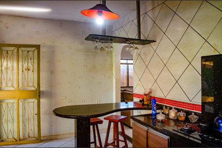 Casa à venda com 360m², 4 quartos e 3 vagas Casa à venda com 360m², 4 quartos e 3 vagasCozinha