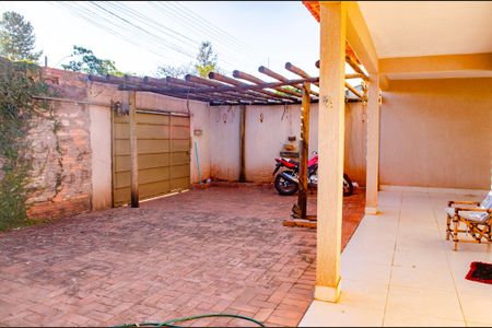 Casa à venda com 360m², 4 quartos e 3 vagas Casa à venda com 360m², 4 quartos e 3 vagasGaragem