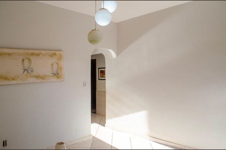 Casa à venda com 360m², 4 quartos e 3 vagas Casa à venda com 360m², 4 quartos e 3 vagasSala