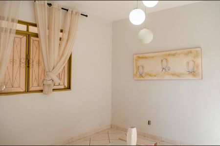 Casa à venda com 360m², 4 quartos e 3 vagas Casa à venda com 360m², 4 quartos e 3 vagasSala