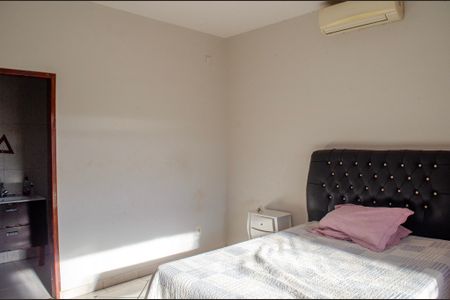Casa à venda com 360m², 4 quartos e 3 vagas Casa à venda com 360m², 4 quartos e 3 vagasSuíte