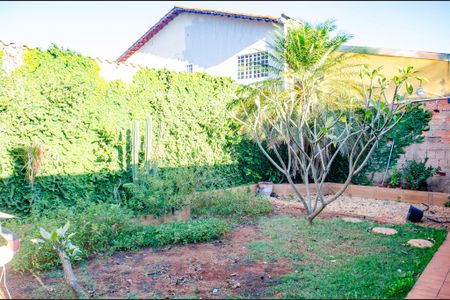 Casa à venda com 360m², 4 quartos e 3 vagas Casa à venda com 360m², 4 quartos e 3 vagasQuintal