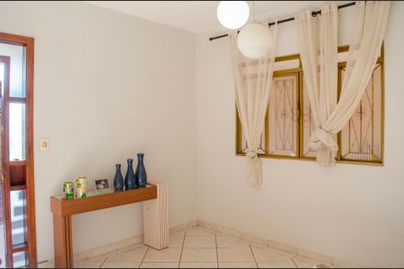 Casa à venda com 360m², 4 quartos e 3 vagas Casa à venda com 360m², 4 quartos e 3 vagasSala