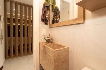 Casa de condomínio à venda com 165m², 3 quartos e 2 vagasLavabo