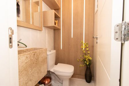 Casa de condomínio à venda com 165m², 3 quartos e 2 vagasLavabo