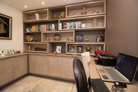 Casa de condomínio à venda com 165m², 3 quartos e 2 vagasEscritório
