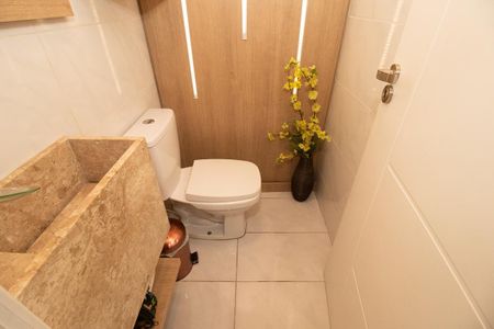 Casa de condomínio à venda com 165m², 3 quartos e 2 vagasLavabo