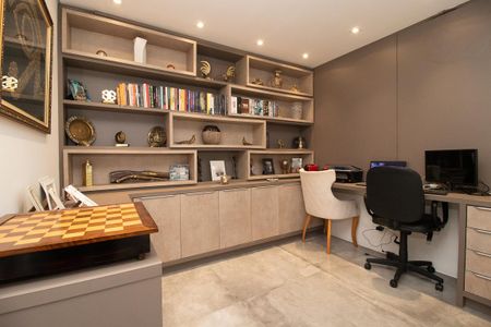 Casa de condomínio à venda com 165m², 3 quartos e 2 vagasEscritório