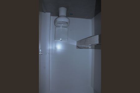Banheiro de kitnet/studio para alugar com 1 quarto, 24m² em Dom Bosco, Juiz de Fora