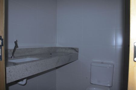 Banheiro de kitnet/studio para alugar com 1 quarto, 24m² em Dom Bosco, Juiz de Fora