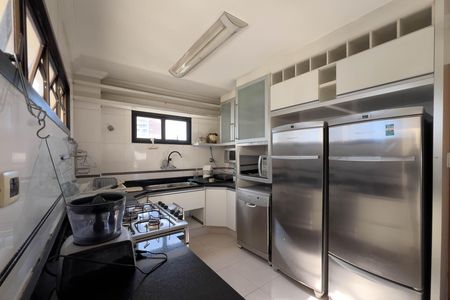 Apartamento para alugar com 252m², 3 quartos e 4 vagas Apartamento para alugar com 252m², 3 quartos e 4 vagasCozinha