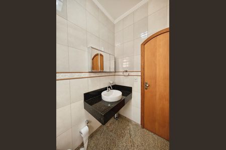Casa à venda com 132m², 2 quartos e 2 vagasBanheiro social 